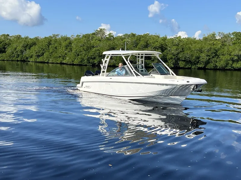 Slide: The Image of Boston Whaler 270 Vantage 2019 - 4
