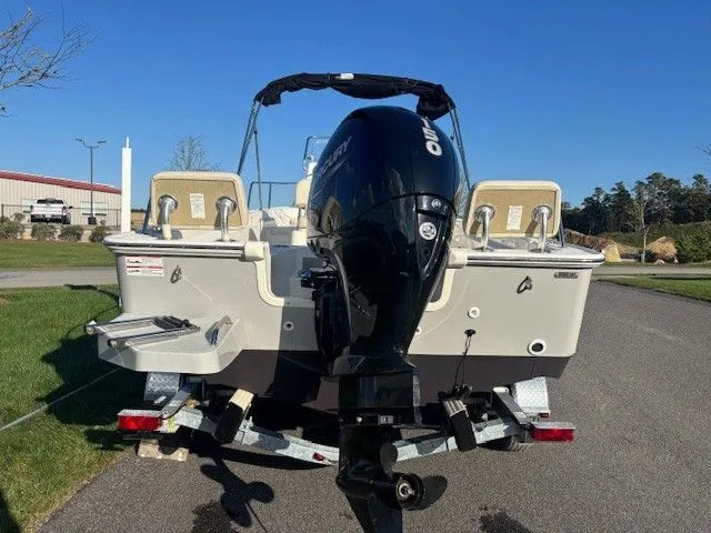 Slide: The Image of Boston Whaler 190 Montauk 2024 - 10