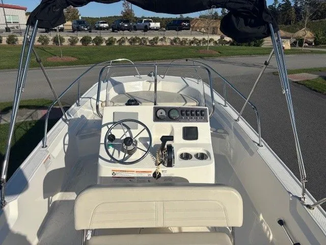 Slide: The Image of Boston Whaler 190 Montauk 2024 - 11