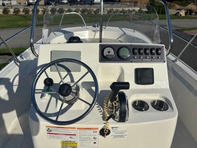 Slide: The Image of Boston Whaler 190 Montauk 2024 - 12