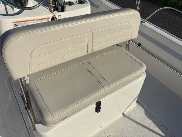 Slide: The Image of Boston Whaler 190 Montauk 2024 - 16