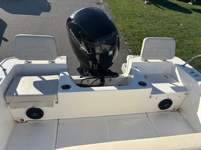 Slide: The Image of Boston Whaler 190 Montauk 2024 - 19