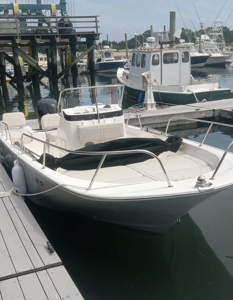 Slide: The Image of Boston Whaler 190 Montauk 2024 - 3