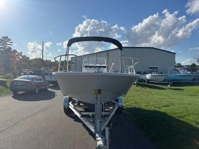 Slide: The Image of Boston Whaler 190 Montauk 2024 - 6