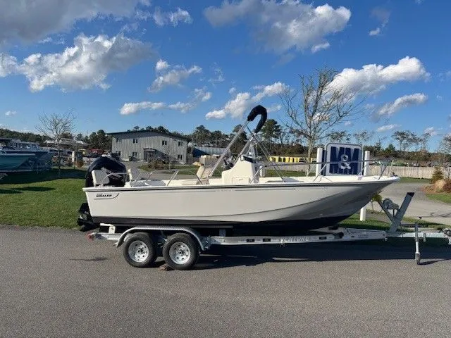 Slide: The Image of Boston Whaler 190 Montauk 2024 - 9