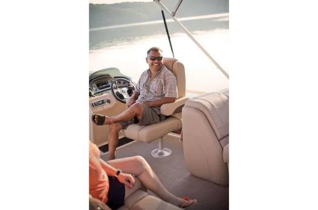 Slide: The Image of Sun Tracker Party Barge 22 DLX 2019 - 16