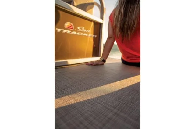 Slide: The Image of Sun Tracker Party Barge 22 DLX 2019 - 20