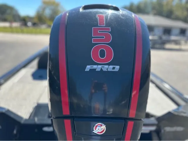 Slide: The Image of Sun Tracker Party Barge 22 DLX 2019 - 5