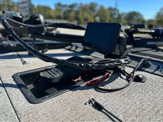 Slide: The Image of Sun Tracker Party Barge 22 DLX 2019 - 9