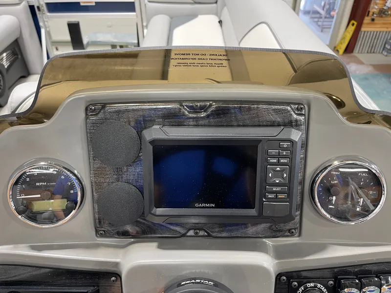 Slide: The Image of Avalon Venture Rear Fish - 21' 2025 - 26