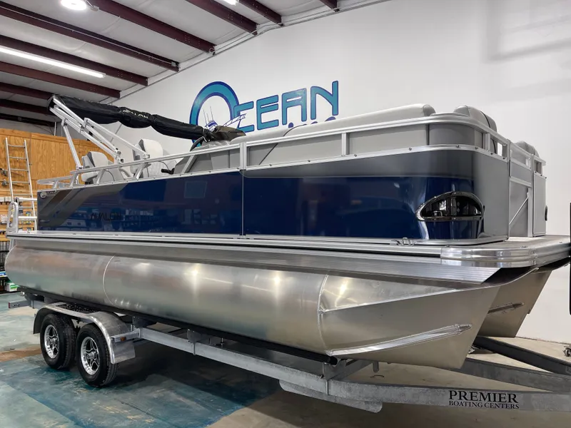 Slide: The Image of Avalon Venture Rear Fish - 21' 2025 - 3