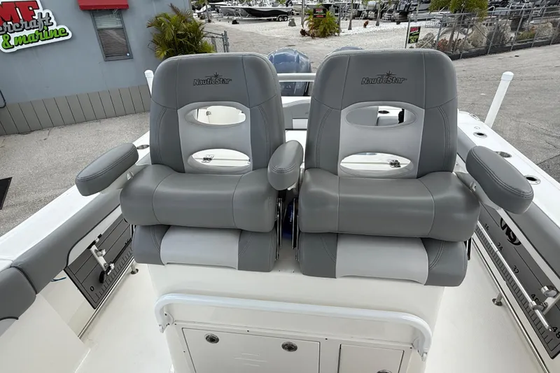 Slide: The Image of 2021 NauticStar 28 XS Offshore boat with dual gray captain's chairs. - 15