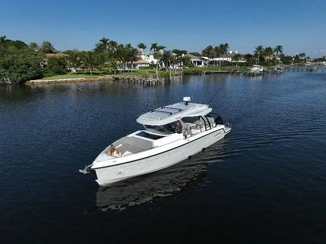 Slide: The Image of Cruisers 38 VTR 2026 - 29