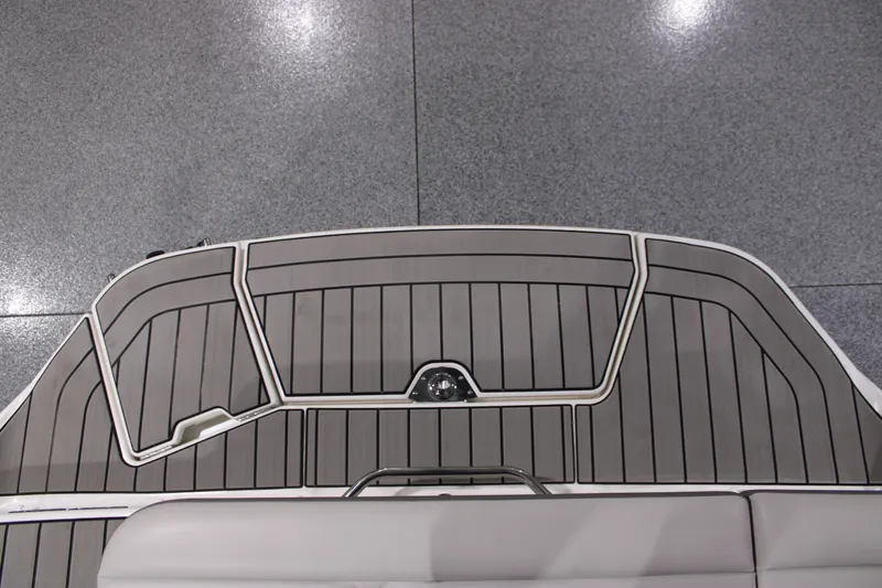 Slide: The Image of Sea Ray 230 SDS 2026 - 28