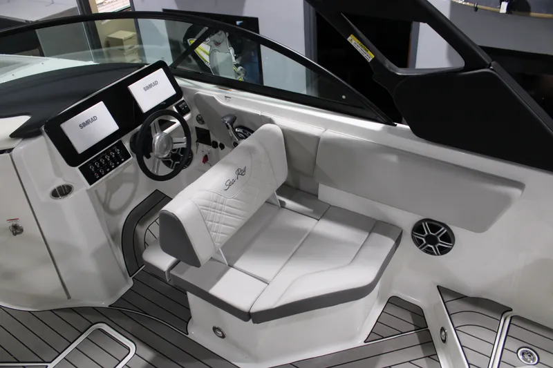 Slide: The Image of Sea Ray 230 SDS 2026 - 30