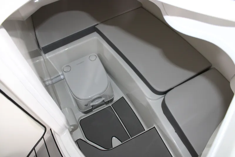 Slide: The Image of Sea Ray 230 SDS 2026 - 37