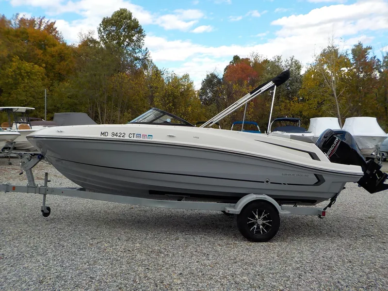 The Image of Bayliner VR5 Bowrider OB 2022 - 1