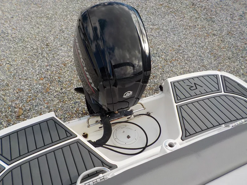 Slide: The Image of Bayliner VR5 Bowrider OB 2022 - 10