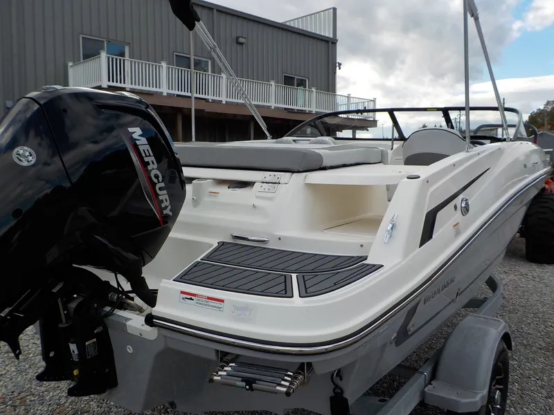 Slide: The Image of Bayliner VR5 Bowrider OB 2022 - 12