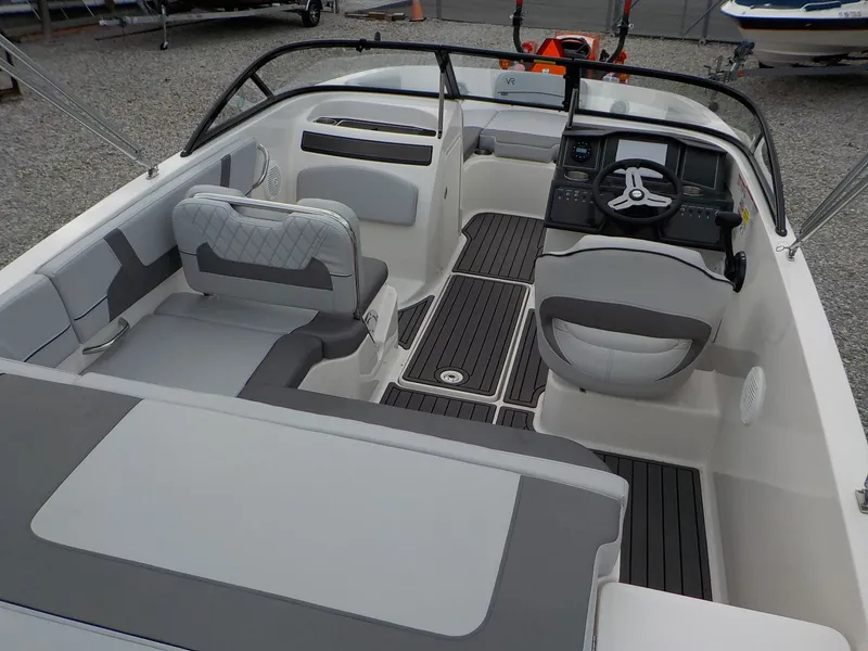 Slide: The Image of Bayliner VR5 Bowrider OB 2022 - 14
