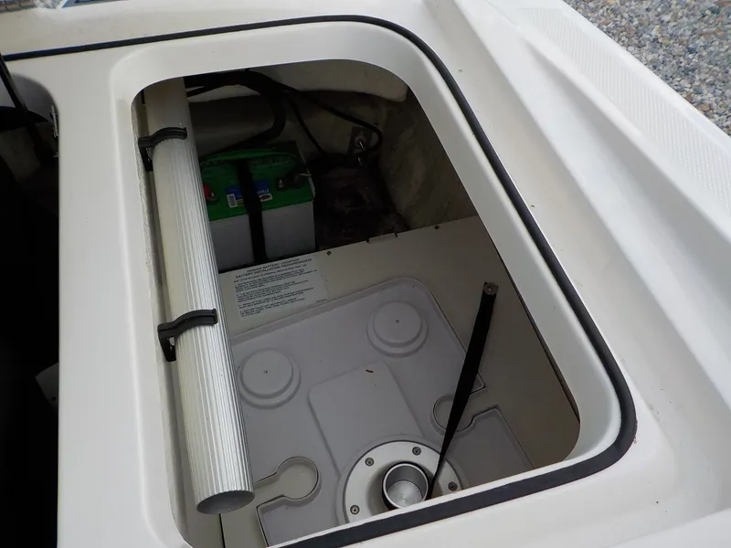 Slide: The Image of Bayliner VR5 Bowrider OB 2022 - 22