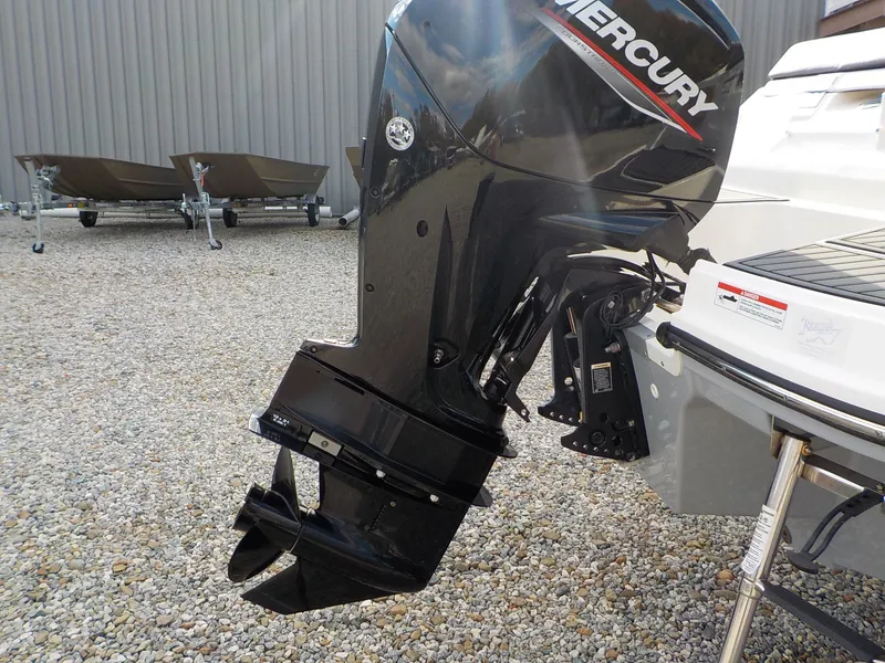 Slide: The Image of Bayliner VR5 Bowrider OB 2022 - 25