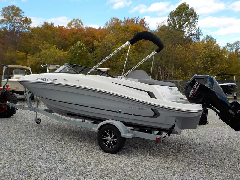 Slide: The Image of Bayliner VR5 Bowrider OB 2022 - 3