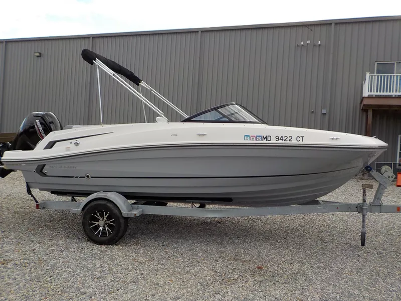 Slide: The Image of Bayliner VR5 Bowrider OB 2022 - 4