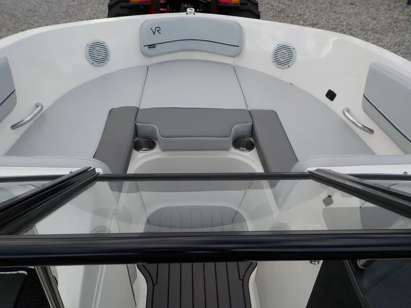 Slide: The Image of Bayliner VR5 Bowrider OB 2022 - 6