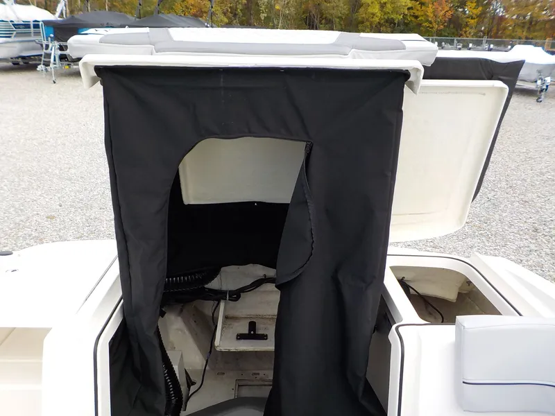 Slide: The Image of Bayliner VR5 Bowrider OB 2022 - 9