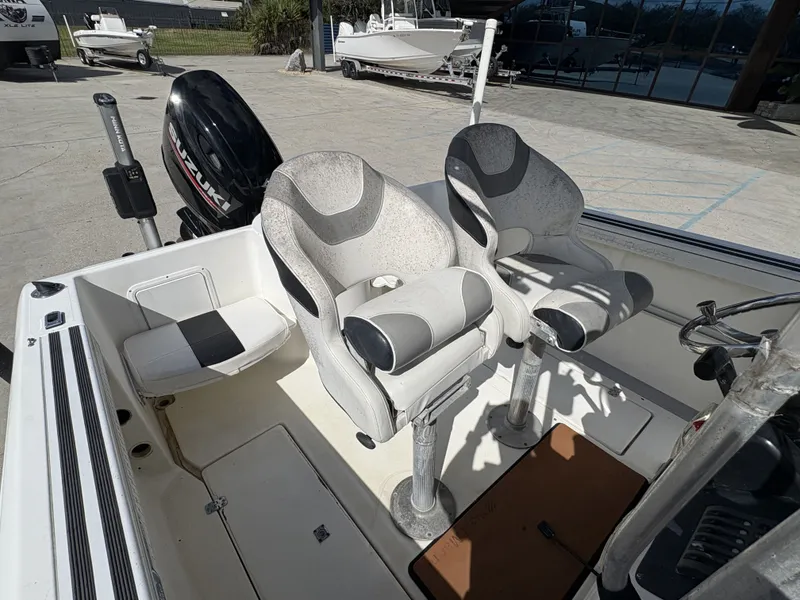 Slide: The Image of Wellcraft 210 Fisherman 2000 - 7
