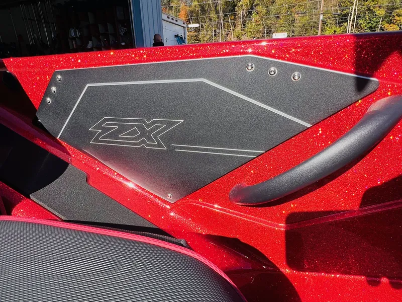 Slide: The Image of Skeeter ZX150 2026 - 16