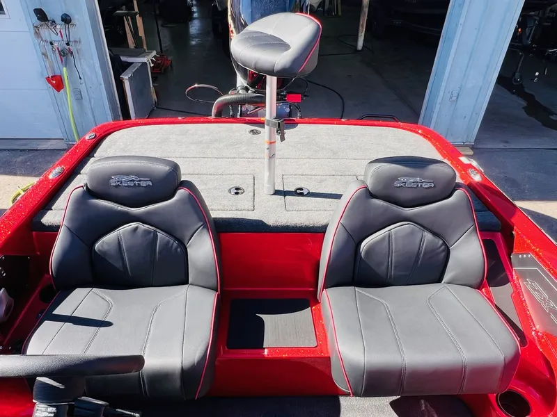 Slide: The Image of Skeeter ZX150 2026 - 19