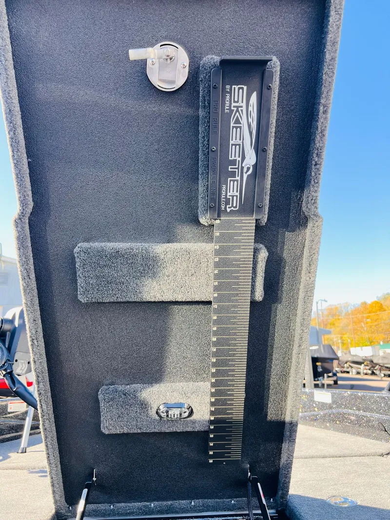 Slide: The Image of Skeeter WX2060 F 2026 - 10