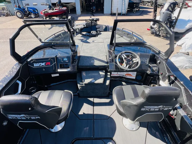 Slide: The Image of Skeeter WX2060 F 2026 - 12