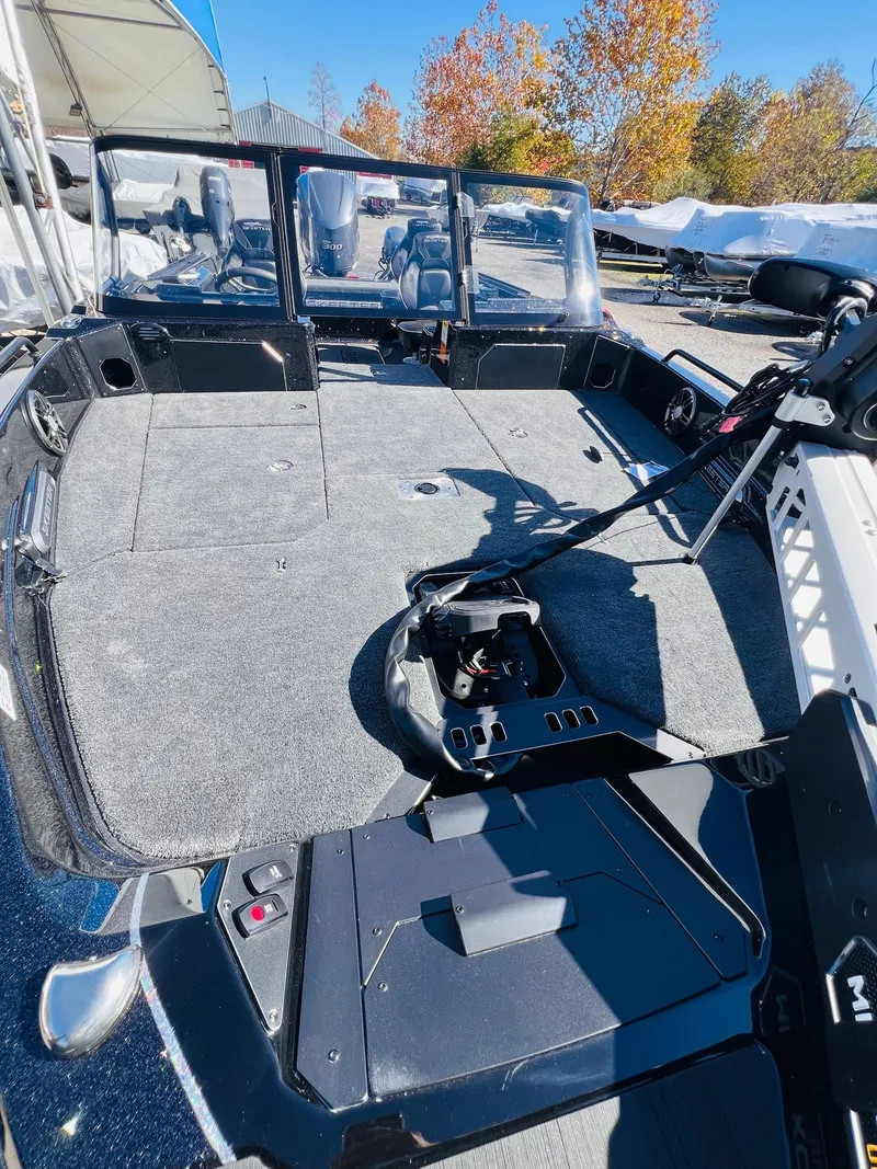 Slide: The Image of Skeeter WX2060 F 2026 - 15