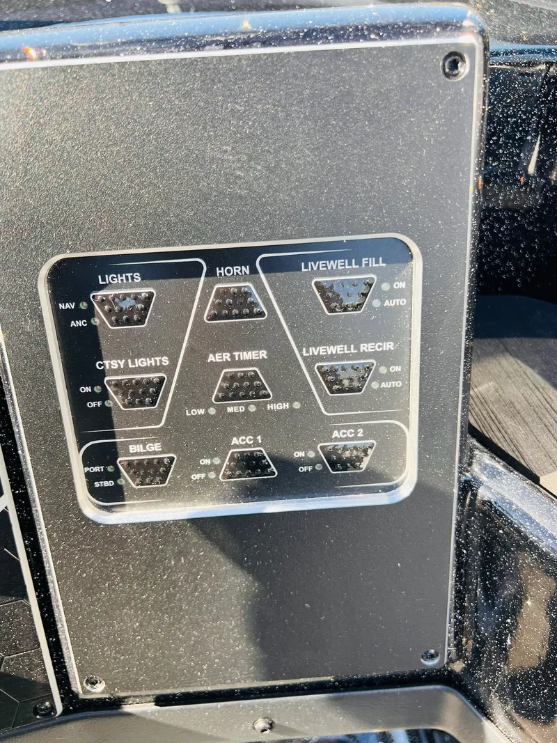 Slide: The Image of Skeeter WX2060 F 2026 - 17