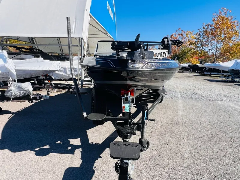 Slide: The Image of Skeeter WX2060 F 2026 - 18