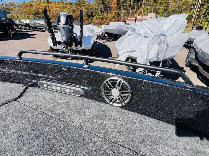 Slide: The Image of Skeeter WX2060 F 2026 - 2