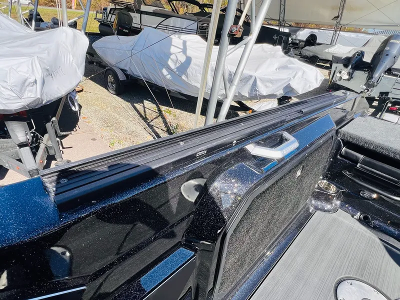 Slide: The Image of Skeeter WX2060 F 2026 - 21