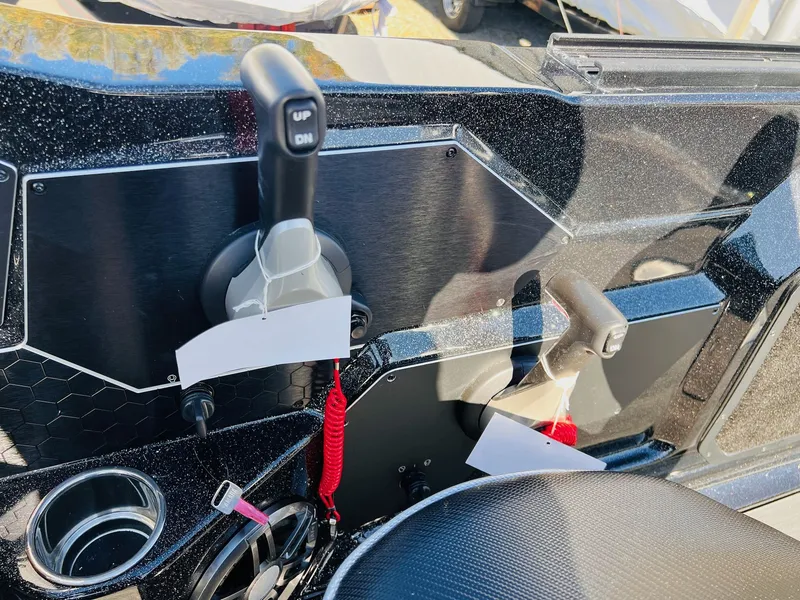 Slide: The Image of Skeeter WX2060 F 2026 - 33