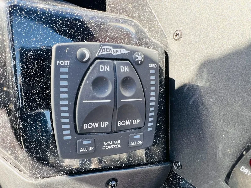 Slide: The Image of Skeeter WX2060 F 2026 - 4