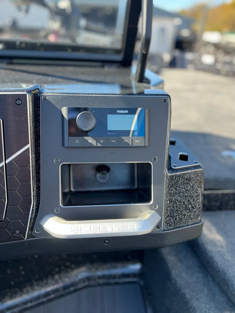 Slide: The Image of Skeeter WX2060 F 2026 - 48