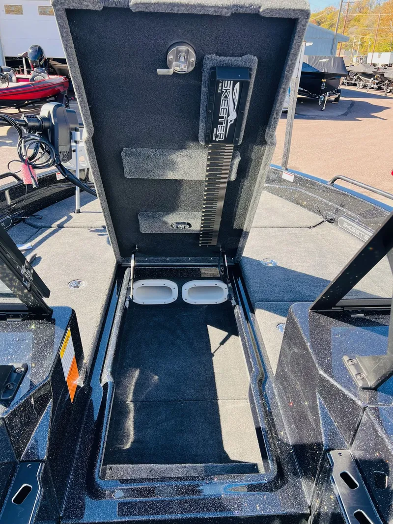 Slide: The Image of Skeeter WX2060 F 2026 - 49