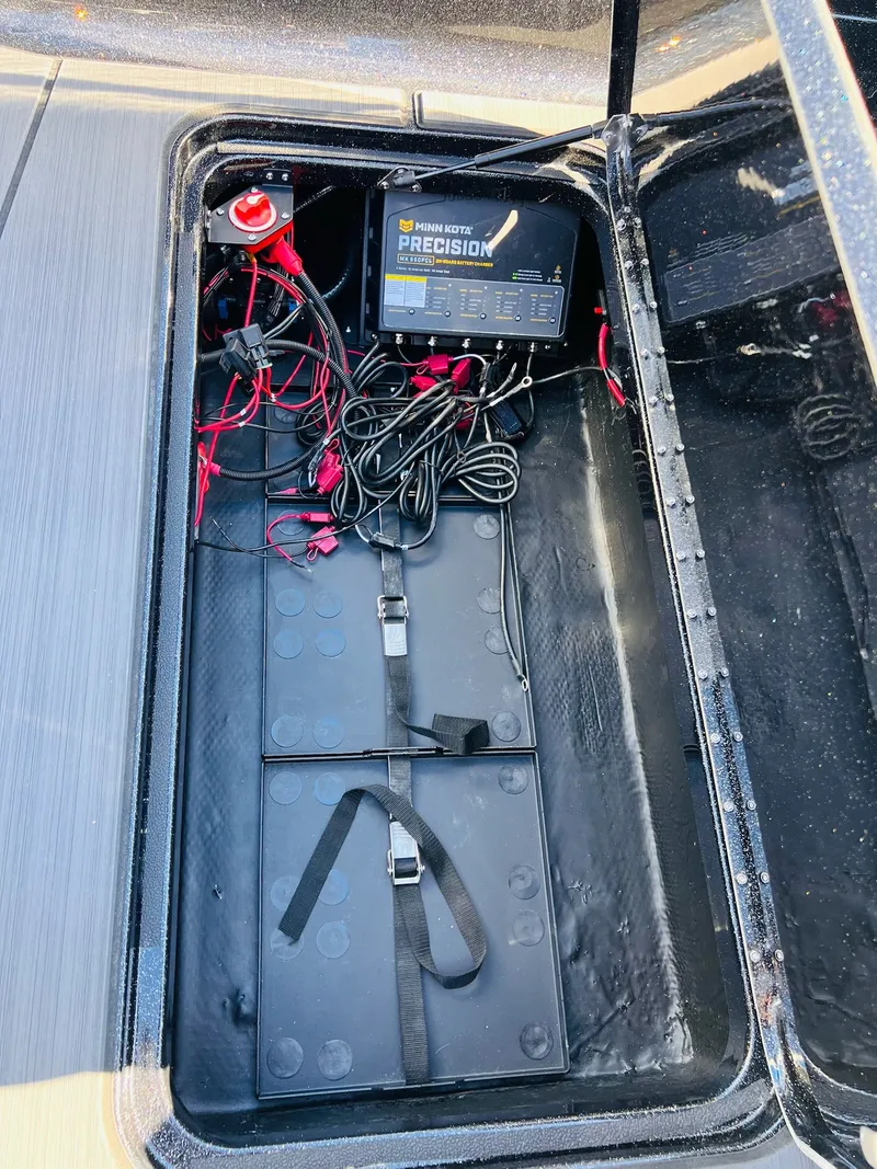 Slide: The Image of Skeeter WX2060 F 2026 - 6