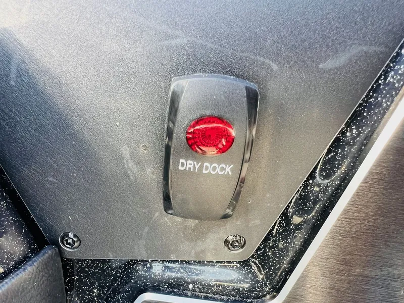 Slide: The Image of Skeeter WX2060 F 2026 - 8