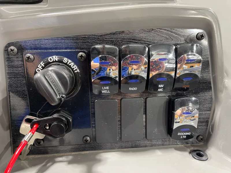 Slide: The Image of Avalon Venture Rear Fish - 21' 2025 - 27