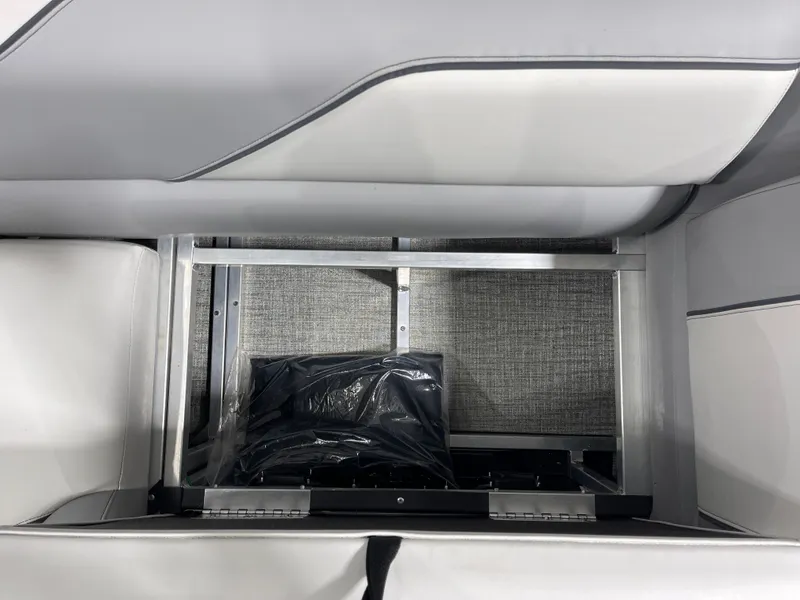 Slide: The Image of Avalon Venture Rear Fish - 21' 2025 - 31