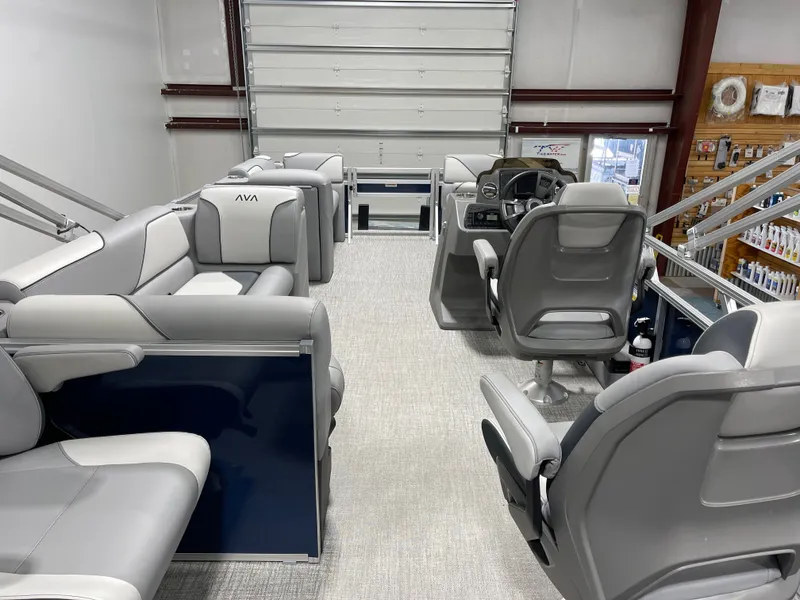 Slide: The Image of Avalon Venture Rear Fish - 21' 2025 - 34