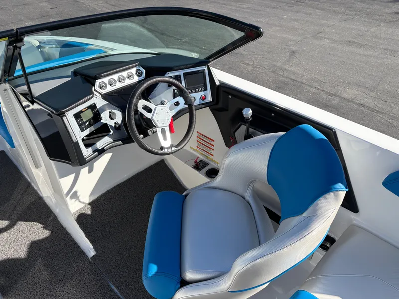 Slide: The Image of MasterCraft NXT22 2018 - 11